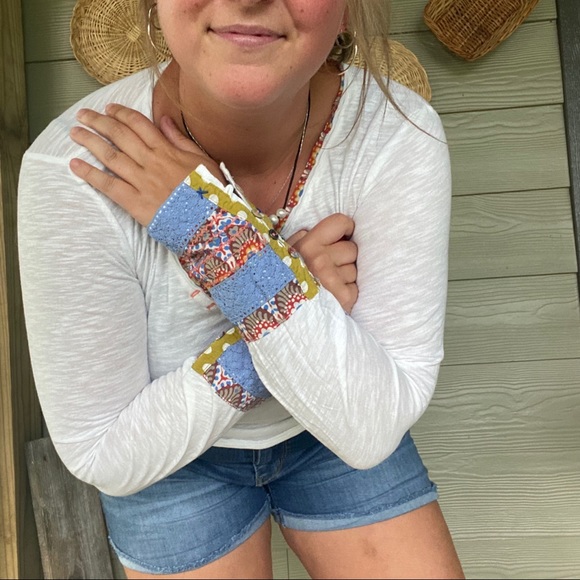 Anthropologie Tops - Anthropologie little yellow button cuff top